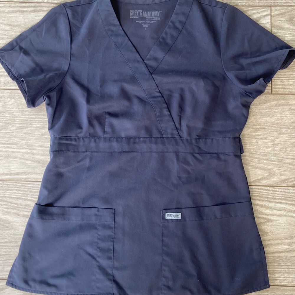 Greys  Anatomy women’s scrubs top. Size: S